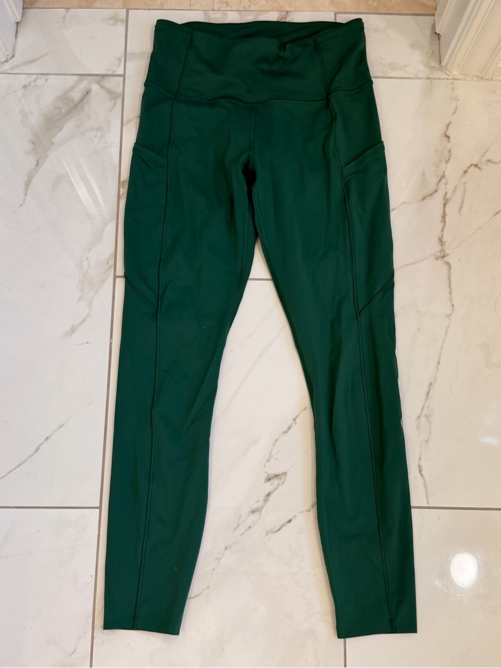 Lululemon High-Rise fast and free leggings size 6 in green